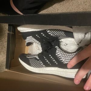 ultraboost shoes for sale. Kids size 6.5 can fit womens 8. In great condition.